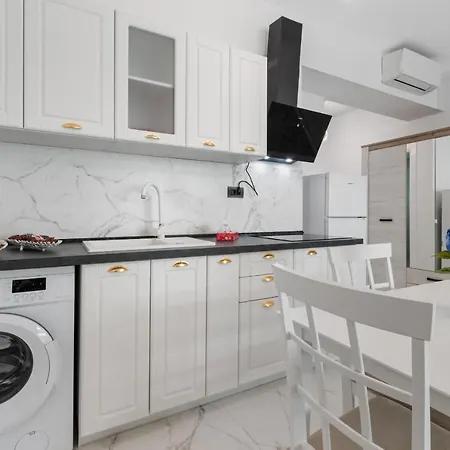 Saint George & Sea View Apartment Mamaia